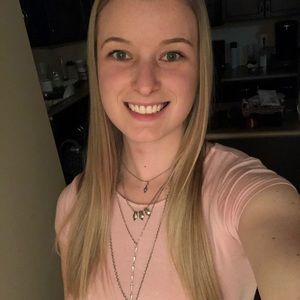 Meet your Posher, Stephanie